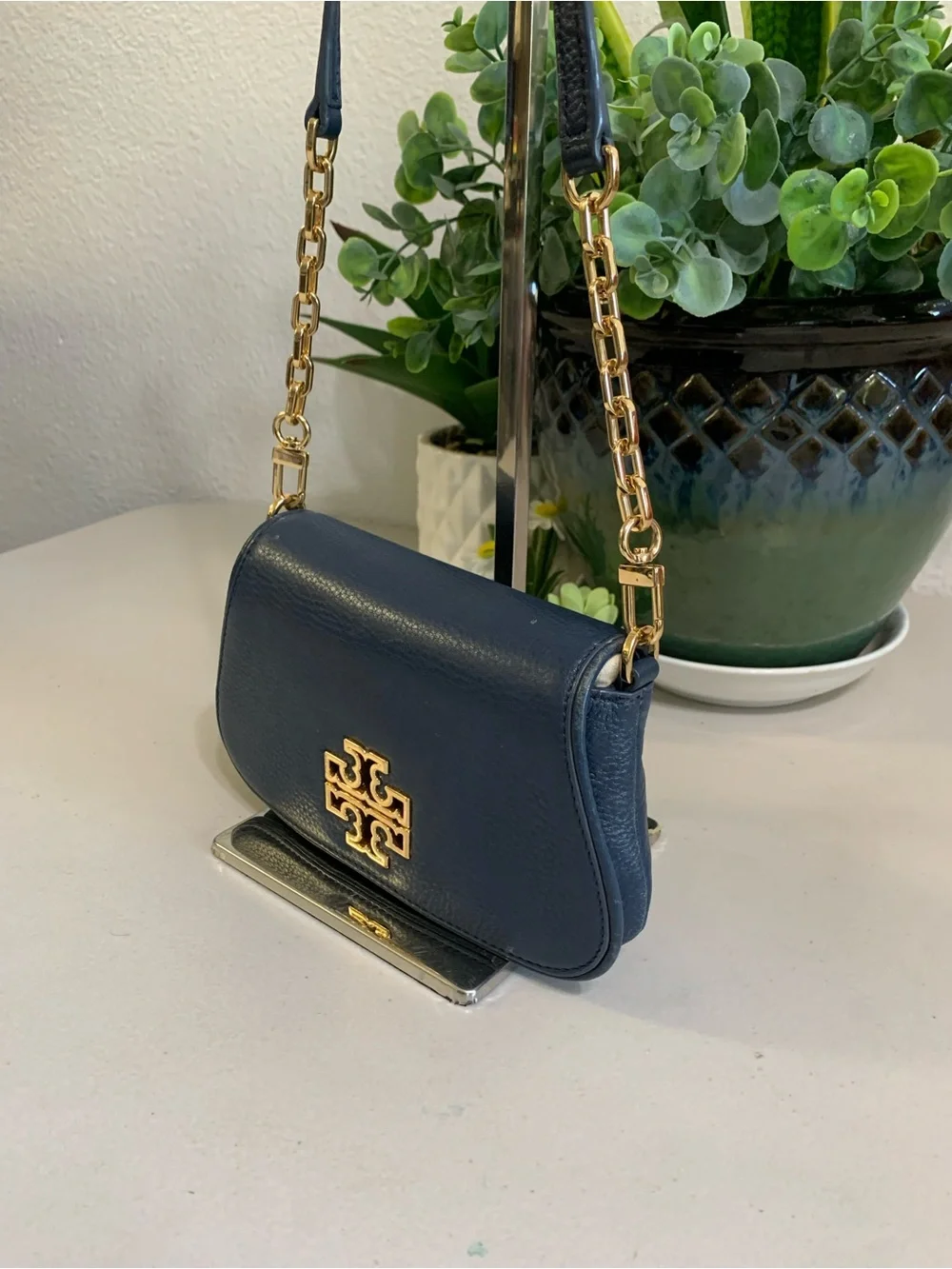 👜💕 Tory Burch Navy Leather Chain-Shoulder Crossbody Bag